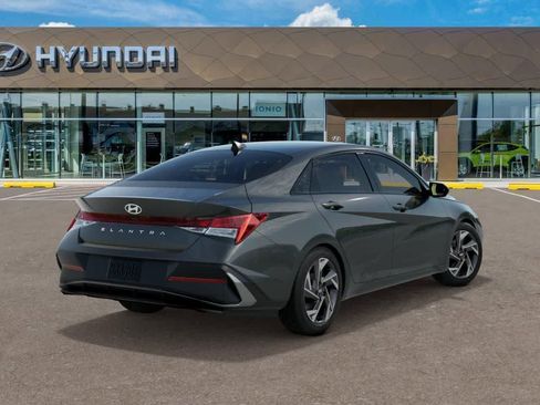 New 2025 Hyundai Elantra SEL image 4