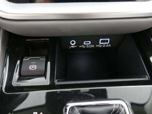 Used 2024 Subaru Outback Premium AWD/4WD image 18