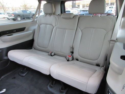 Used 2023 Jeep Wagoneer L Series III w/ Premium Group I image 22