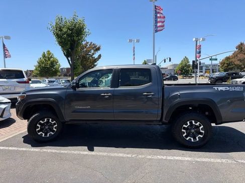 Certified 2023 Toyota Tacoma TRD Off-Road w/ Technology Package AWD/4WD image 23