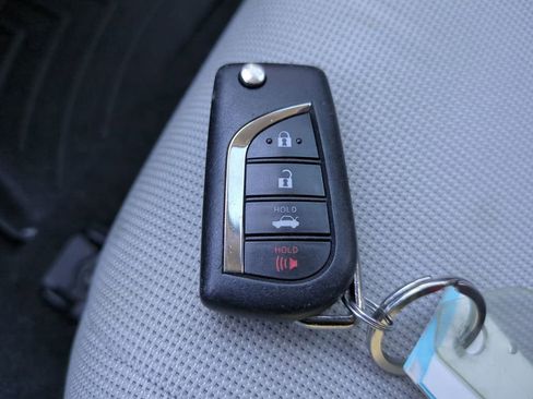 Used 2021 Toyota Corolla LE image 29