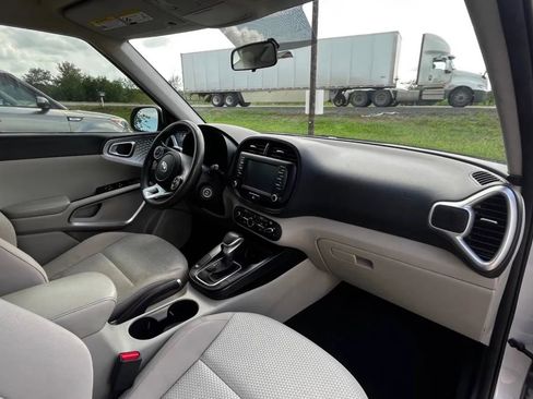 Used 2021 Kia Soul LX FWD image 10