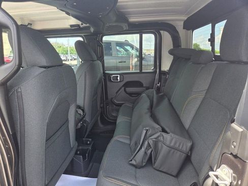 New 2025 Jeep Gladiator Sport image 14