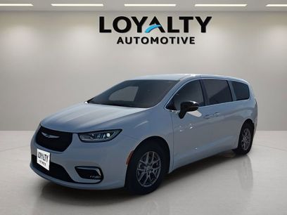 Used 2024 Chrysler Pacifica Touring-L