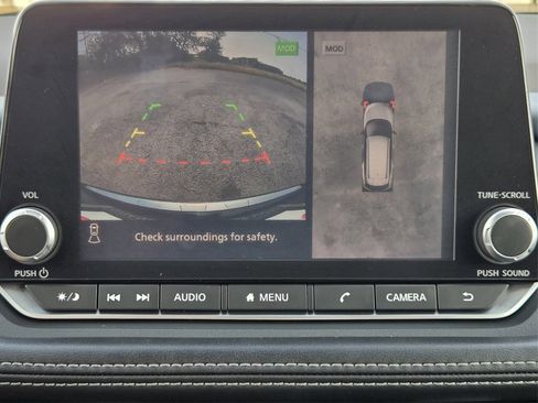 Used 2021 Nissan Rogue SV image 16