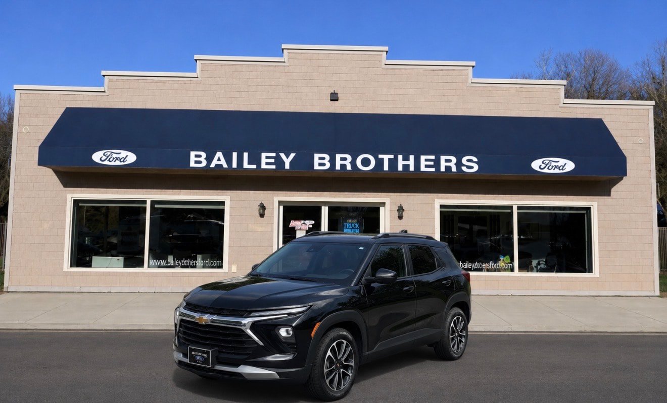Used 2025 Chevrolet TrailBlazer LT AWD/4WD image 1