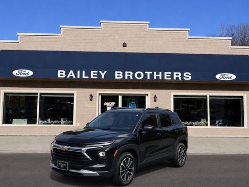 Used 2025 Chevrolet TrailBlazer LT AWD/4WD image 1