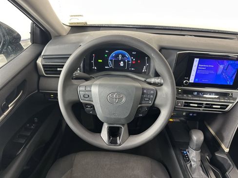 Used 2025 Toyota Camry LE FWD image 11