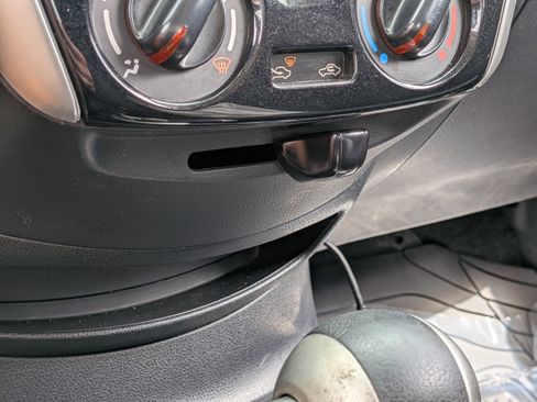 Used 2015 Nissan Versa Note SV w/ Sport Value Package FWD image 26