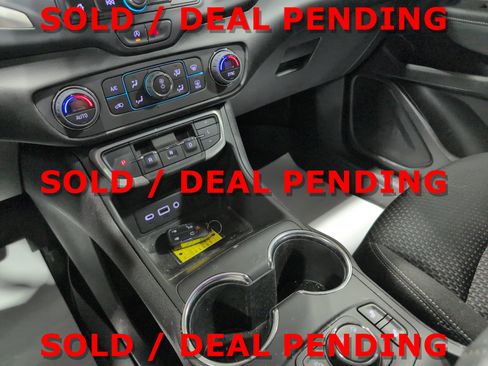 Used 2024 GMC Terrain SLE w/ Driver Convenience Package image 17