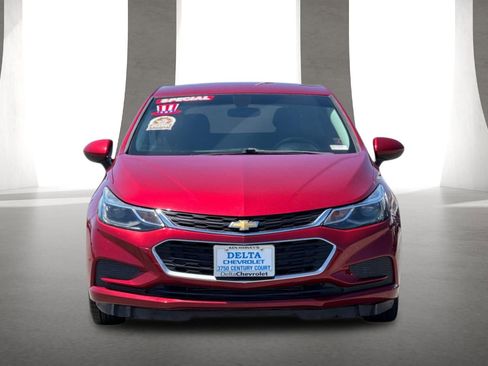 Used 2017 Chevrolet Cruze LT w/ Convenience Package FWD image 9