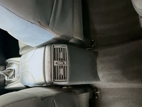 Used 2018 Nissan Rogue S AWD/4WD image 27