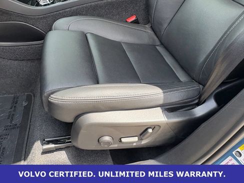 Certified 2025 Volvo XC40 B5 Plus AWD/4WD image 26