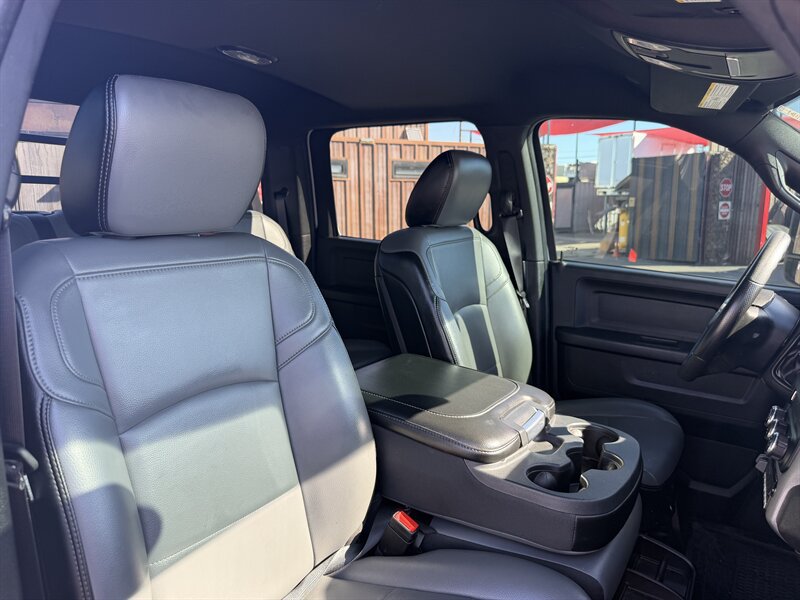 Used 2024 RAM 5500 Tradesman w/ Chrome Appearance Group RWD image 18