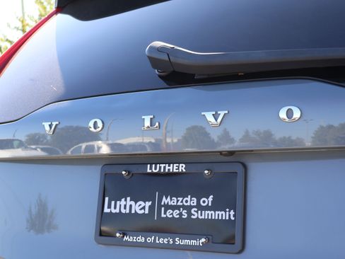 Used 2022 Volvo XC90 T6 Momentum w/ Advanced Package image 19