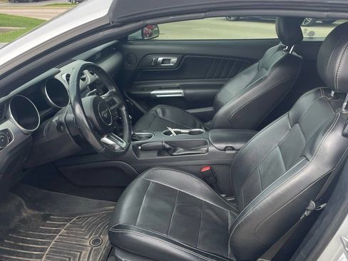 Used 2018 Ford Mustang Premium RWD image 3