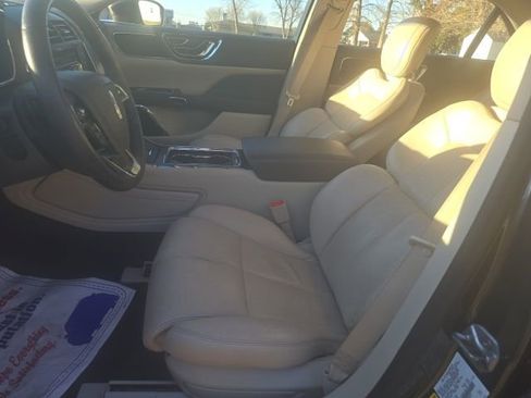 Used 2017 Lincoln Continental Select w/ Climate Package image 14