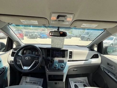 Used 2015 Toyota Sienna LE FWD image 12