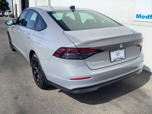 Certified 2025 Honda Accord SE image 4