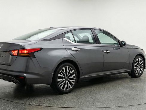 Used 2025 Nissan Altima 2.5 SV image 9