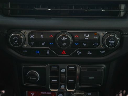 Used 2024 Jeep Wrangler Unlimited Rubicon 4xe AWD/4WD image 18