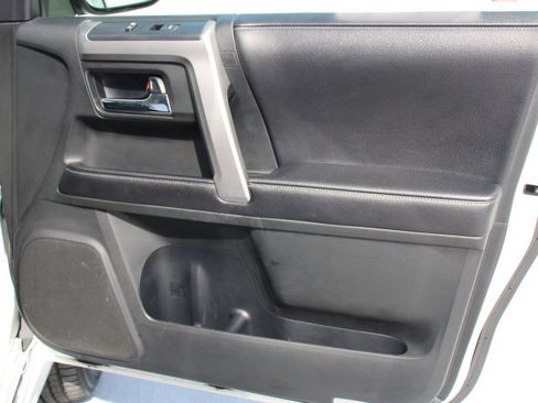 Used 2017 Toyota 4Runner Limited AWD/4WD image 19