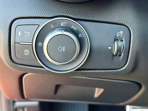 Used 2023 Alfa Romeo Giulia Estrema image 35