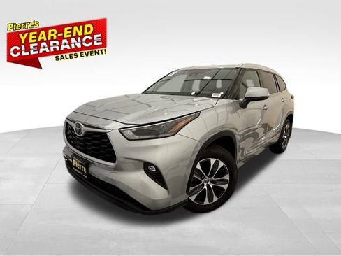 Used 2021 Toyota Highlander XLE image 1