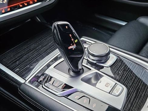 Used 2021 BMW 740i w/ M Sport Package image 12