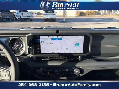 New 2026 Jeep Gladiator Sport image 21