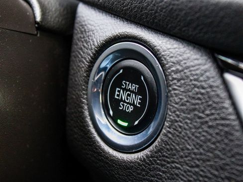 Used 2024 Cadillac XT4 Premium Luxury image 29