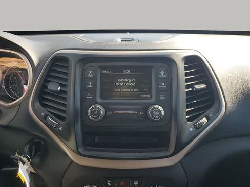 Used 2018 Jeep Cherokee Latitude w/ Altitude Package image 38