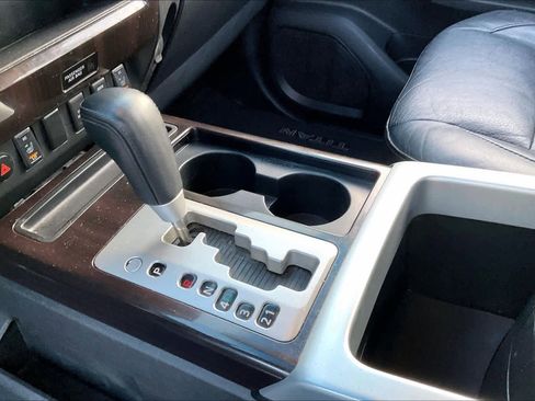 Used 2015 Nissan Titan SL w/ SL Moonroof Package image 16