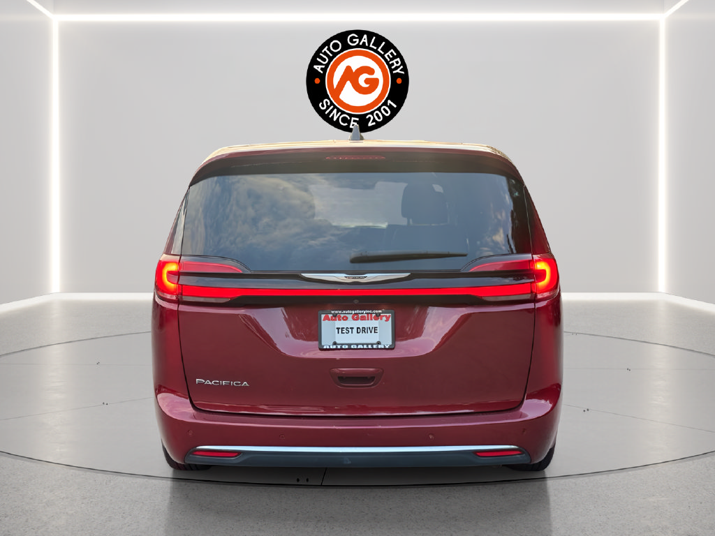 Used 2023 Chrysler Pacifica Touring-L FWD image 6
