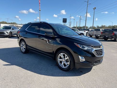 Used 2020 Chevrolet Equinox LT image 2