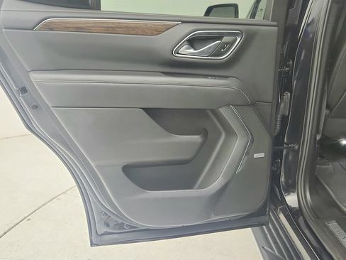 Used 2024 Chevrolet Tahoe Premier w/ Premium Package RWD image 40