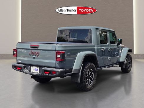 Used 2024 Jeep Gladiator Rubicon AWD/4WD image 6
