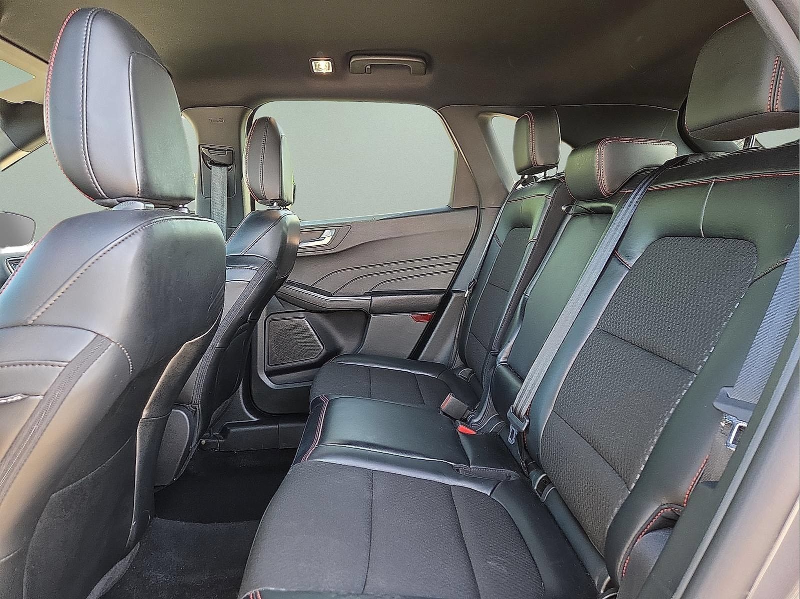 Used 2025 Ford Escape ST-Line FWD image 9