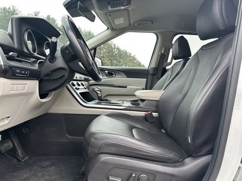 Used 2022 Kia Carnival LX image 13