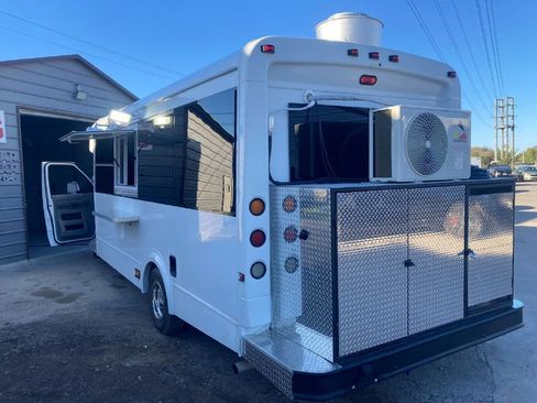 Used 2015 Ford E-450 and Econoline 450 Super Duty w/ Shuttle Bus Prep Package image 2