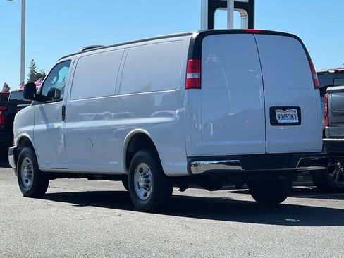 Used 2022 Chevrolet Express 2500 w/ Driver Convenience Package RWD image 7
