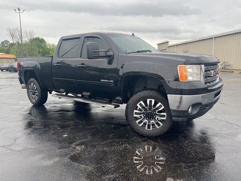 Used 2014 GMC Sierra 2500 SLT w/ SLT Convenience Package image 2