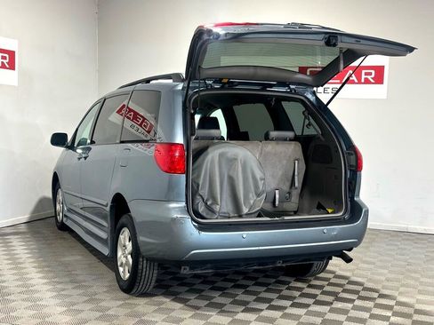 Used 2010 Toyota Sienna XLE image 37