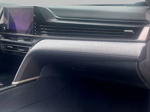 Used 2025 Toyota Camry LE w/ Convenience Package FWD image 18
