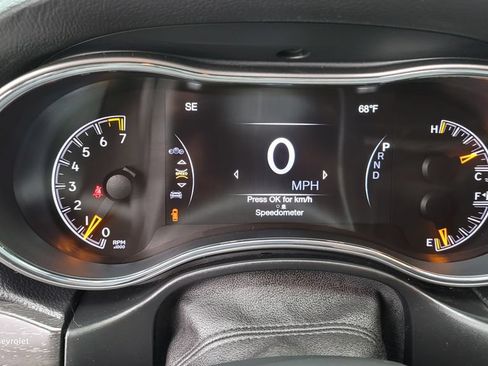 Used 2018 Jeep Grand Cherokee Laredo AWD/4WD image 19
