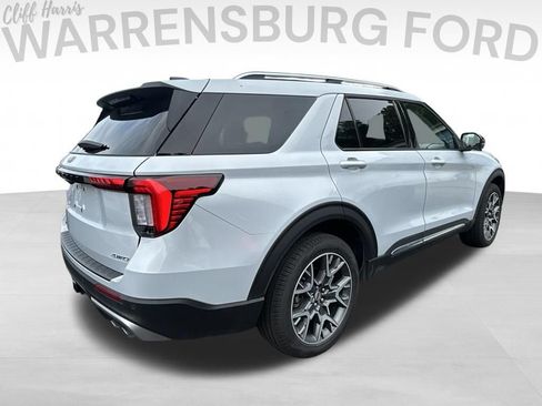 Used 2025 Ford Explorer Platinum w/ Ultimate Package AWD/4WD image 5