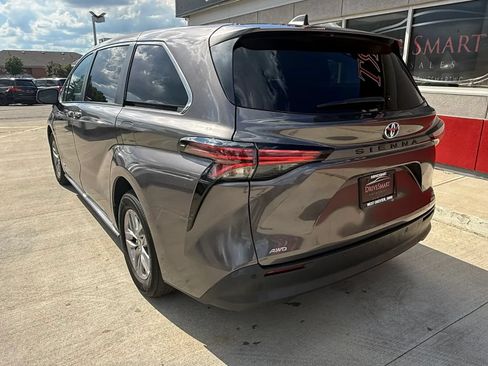 Used 2021 Toyota Sienna XLE AWD/4WD image 4