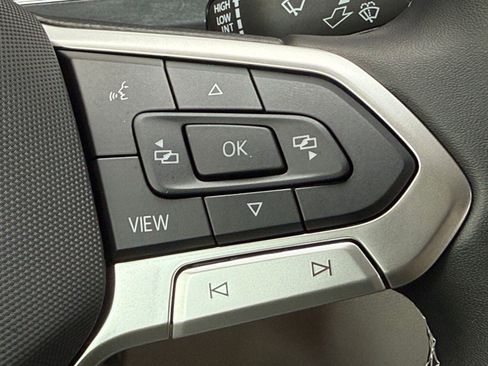 Used 2022 Volkswagen Tiguan SE AWD/4WD image 16