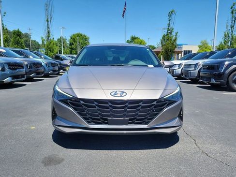 Used 2023 Hyundai Elantra SEL w/ Convenience Package FWD image 2