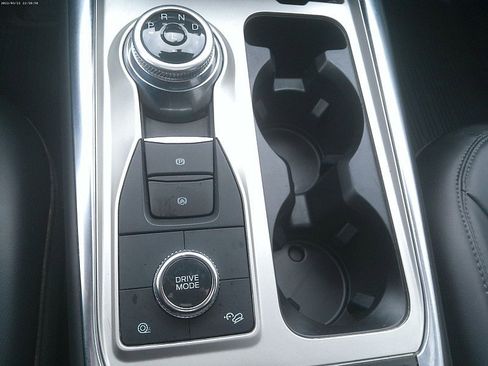 Used 2022 Ford Explorer XLT w/ Equipment Group 202A image 17